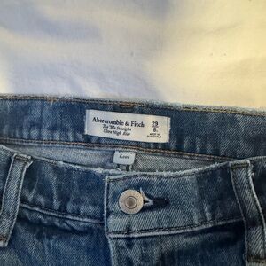 Abercrombie & Fitch Curve Love 90s High Rise Straight Jeans